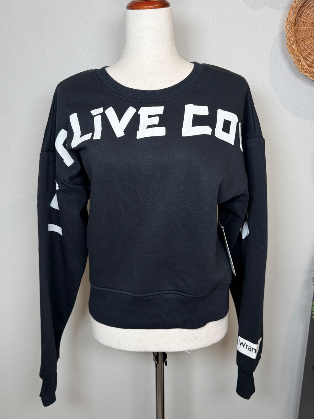 NWT’s Wrangler Long Live Cowboys Sweatshirt Crewneck Black & White Size Small